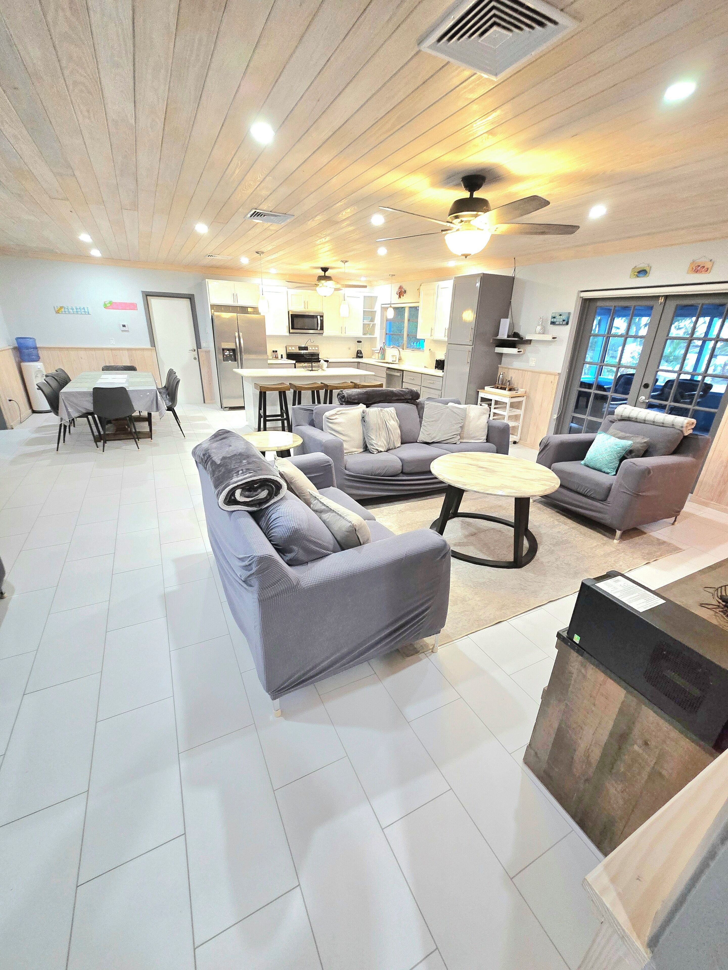 Smart-TV, Videospiele, DVD-Player, Bücher