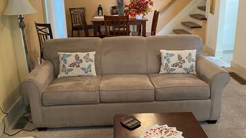 TV connectée, lecteur de DVD, livres