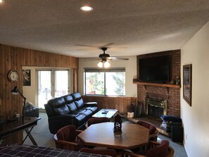 TV connectée, cheminée, jeux vidéo, Netflix