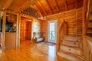 Interior - Nature Lover's Paradise In The Driftless Area Of Southern Wisconsin, USA. (Blanchardville)