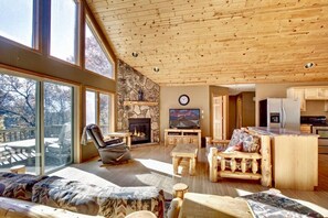 Smart TV, fireplace, stereo