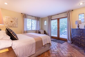 4 makuuhuonetta, työpöytä, silitysrauta/-lauta, ilmainen Wi-Fi