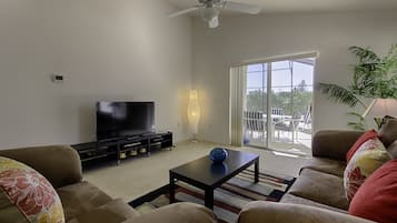 TV connectée, jeux vidéo, lecteur de DVD, baby-foot