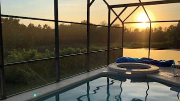 Piscine extérieure, piscine chauffée