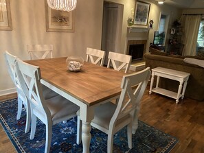 Dining - Sun Fun Cottage at Kiawah Island - Inlet Cove - closest property to the beach. (Johns Island)