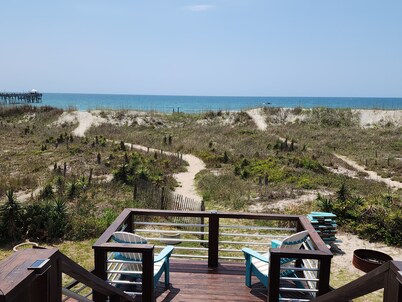 DIRECT OCEANFRONT Duplex with large deck next to Oceanana Fishing Pier.