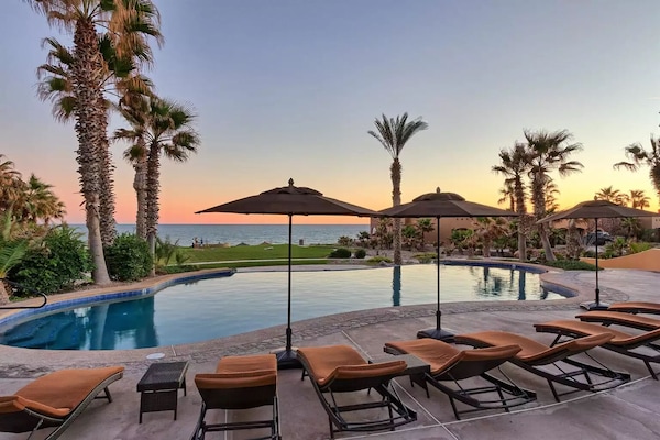 Piscina a l'aire lliure i piscina climatitzada