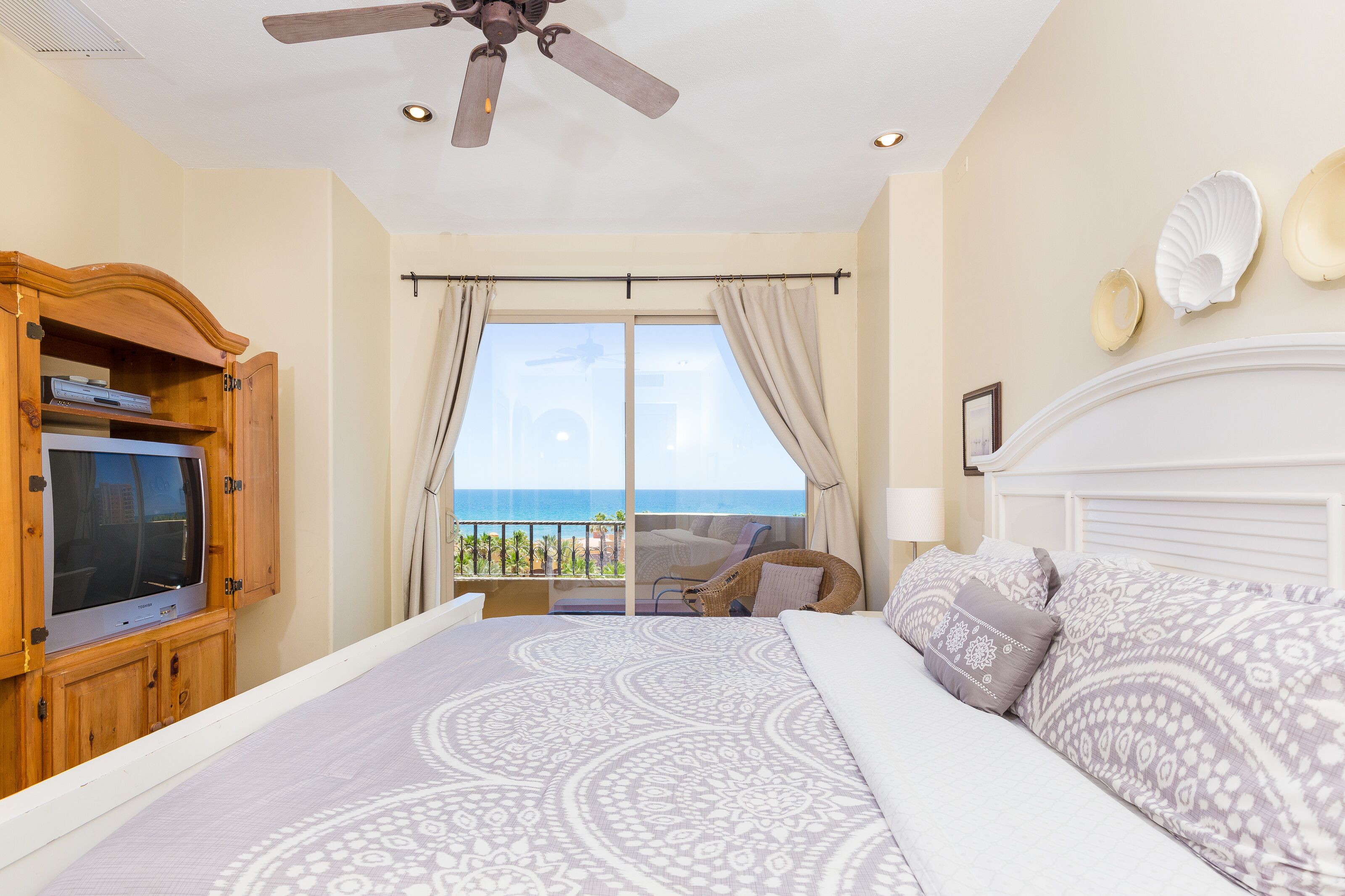 2 habitaciones, tabla de planchar con plancha, cuna de viaje y wifi 