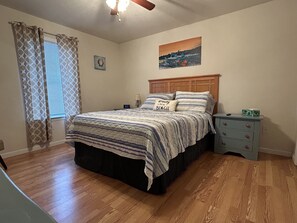 3 slaapkamers, een strijkplank/strijkijzer, gratis wifi, beddengoed