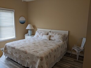 1 dormitorio, tabla de planchar con plancha, wifi y ropa de cama