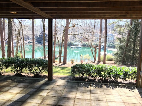 20 Minutes to Clemson - Remodeled 4 BR/3 BA Waterfront