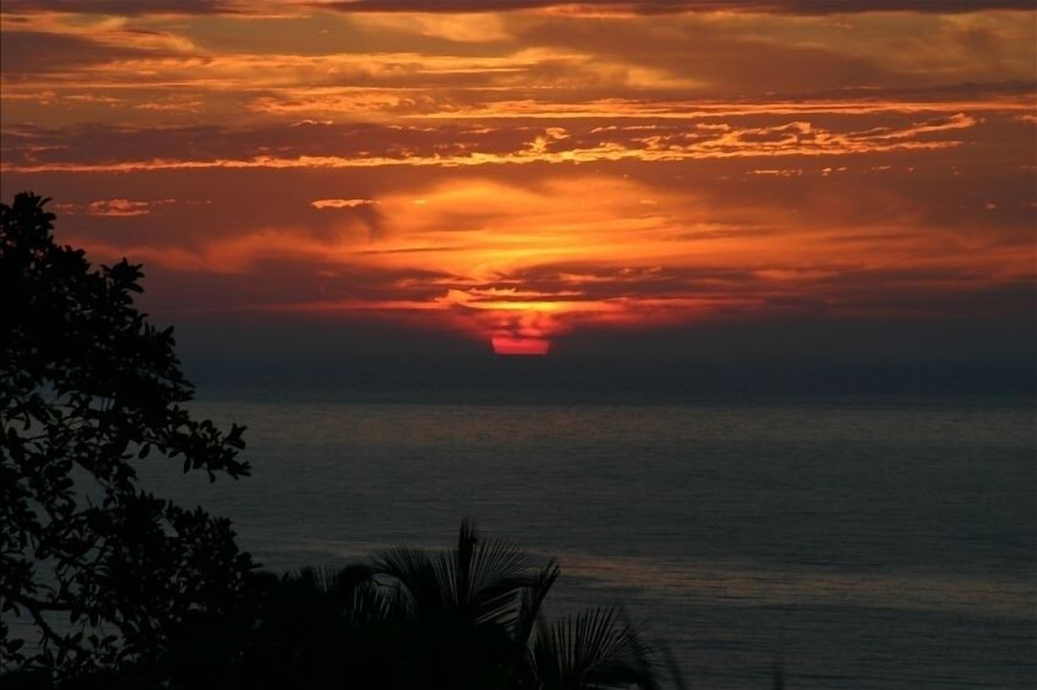 Another beautiful Sunset over the ocean from Balcony
