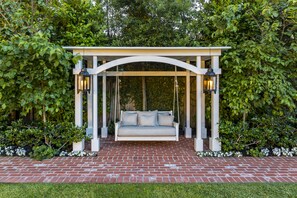 Property grounds - Exquisite Palo Alto Home with Lovely English Gardens (Palo Alto)