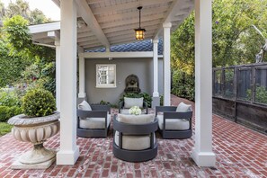 Terrace/patio - Exquisite Palo Alto Home with Lovely English Gardens (Palo Alto)