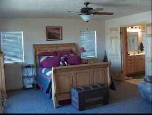 3 slaapkamers, een strijkplank/strijkijzer, gratis wifi, beddengoed