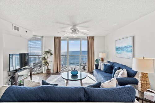 Beautiful Upscale BeachFront 4BR/3BA, Bright End Unit - Recently Remodeled