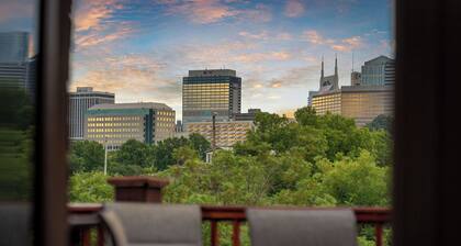 Clean Downtown Luxury Home — Walk to Broadway