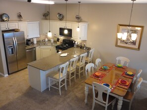 Fridge, microwave, oven, stovetop - Spectacular, Spacious Townhouse on the Beach (Panama City Beach)