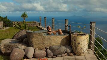 Outdoor spa tub