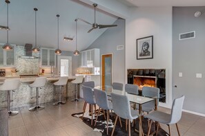 Dining - Luxury Home w/Mountain Views, Oversized Salt Water Pool & Style! (Palm Springs)