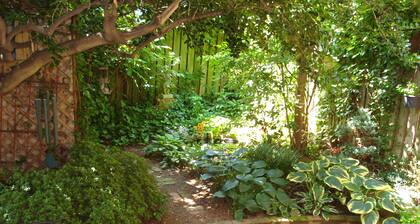 NESTLED IN PRIME CAPITOL HILL LOCATION - STEPS AWAY TO EVERYTHING!