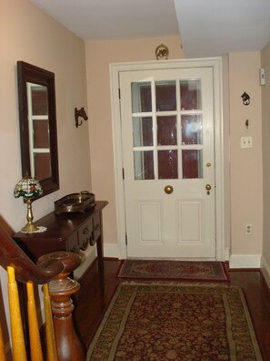 Interior - NESTLED IN PRIME CAPITOL HILL LOCATION - STEPS AWAY TO EVERYTHING! (Washington)