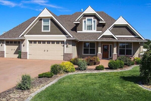 Exterior - Country View · Country View (Walla Walla)