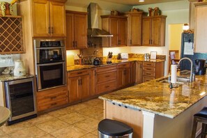 Fridge, microwave, oven, stovetop - Country View · Country View (Walla Walla)