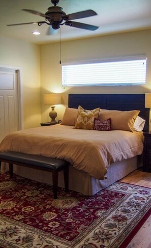 4 bedrooms, iron/ironing board, WiFi