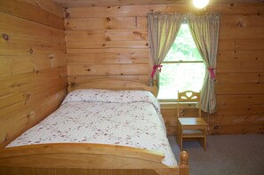 2 bedrooms, travel cot, bed sheets