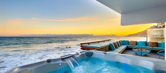 Newly renovated, December 2025! Ocean front, Amazing Ocean Views, with Spa