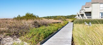 Schöne Aussicht auf das Wasser! Gehen Sie zu Pools, Strand! Sonnenuntergänge! Haustierfreundlich!