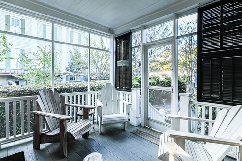 Jingle Bells Square House