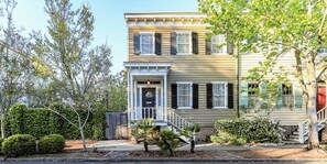 Exterior - Jingle Bells Square House (Savannah)