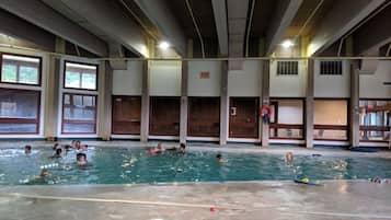 室内游泳池,室外游泳池