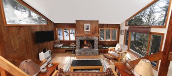 Mountain Cabin with long range views, privacy, and more.