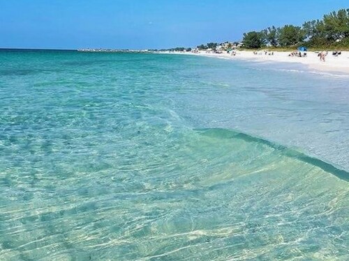 Luxury on the Gulf of Mexico, Heated Pool/Spa, Prime Location, 5 Star Ratings!