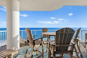 Outdoor dining - Stunning Views, Remodeled Dec 2025! Reduced rates for remaining days of June!! (Gulf Shores)