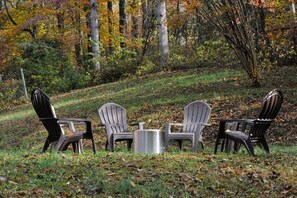 Outdoor dining - 5 miles to town, sleeps 8! (Asheville)