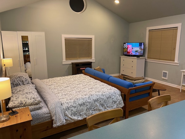 1 bedroom, iron/ironing board, free WiFi, bed sheets