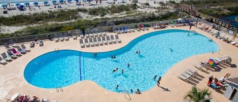 Alberca techada y alberca climatizada