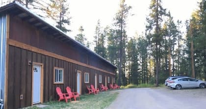 “Cozy Mountain Suites - #1 just 5 minutes from Glacier Park”
