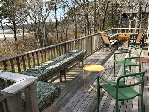 Sparkling Waterfront Gem, Spectacular Views, Private Beach, Great for Kayaks