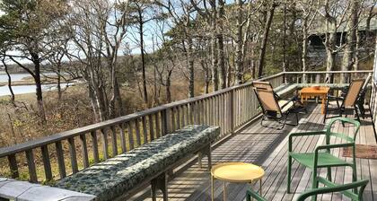 Sparkling Waterfront Gem, Spectacular Views, Private Beach, Great for Kayaks