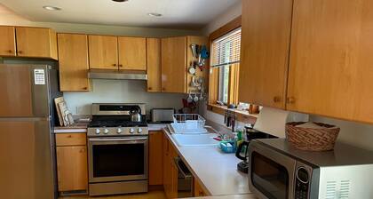 Sparkling Waterfront Gem, Spectacular Views, Private Beach, Great for Kayaks