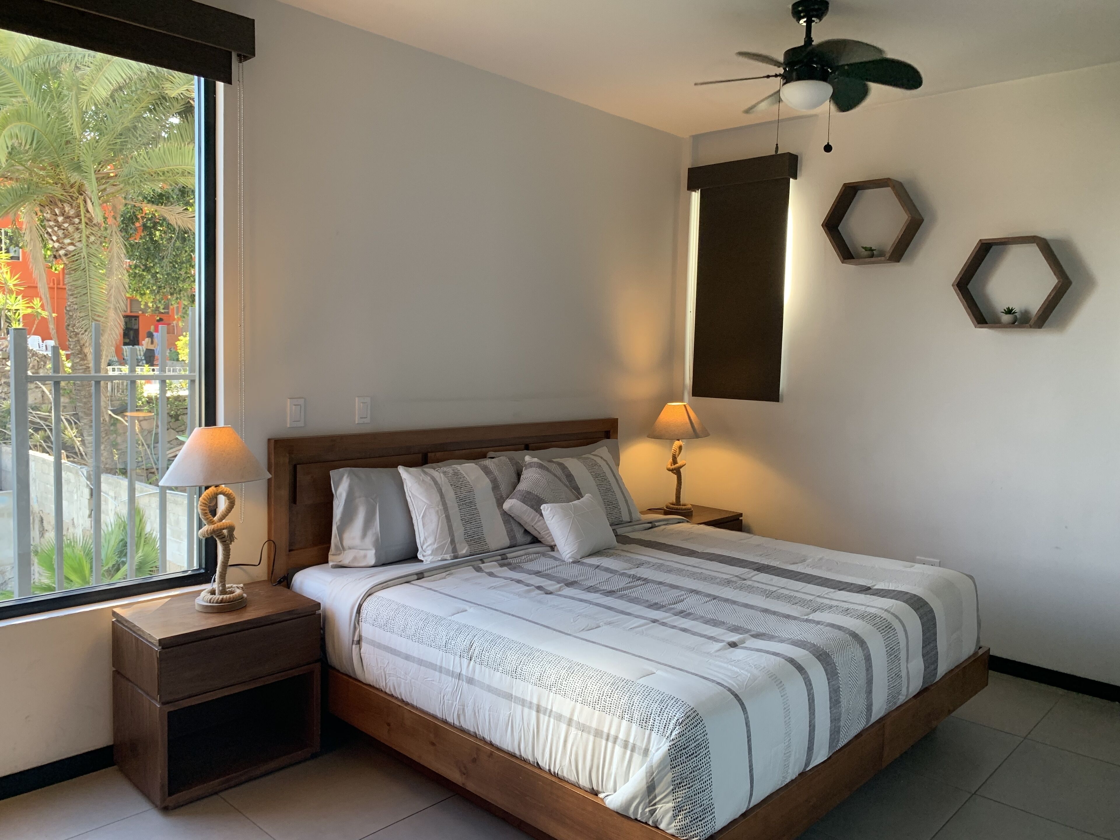 2 quartos, ferros/tábuas de passar roupa, Wi-Fi, roupa de cama