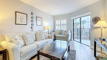 Een smart-tv, een dvd-speler, boeken en een filmbibliotheek