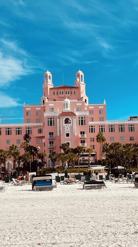 APRIL -MAY DATES AVAILABLE BOOK NOW !!⭐️⭐️⭐️⭐️⭐️ CONDO BEACH FRONT PROPERTY!!