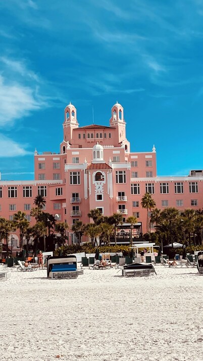 BEACH FRONT CONDO HIGHLY RATED RATE SALE ON NOW!! BOOK 7 NIGHTS AND SAVE 10% 