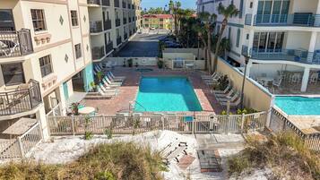 Piscine extérieure, piscine chauffée